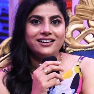 Saraswathi kuna Instagram - Radhamma Kuthuru Farewell party 💥💥lo unde fun & entertainment gurinchi thelusukundam

Watch #DramaJuniorsSeason7 Today at 7 PM on #ZeeTelugu 

#DJ7 #AryaVardhan #AryaInNewAvatar #AryaThoHappyDays #SundayAnteHappyDays #RadhammaKuthuru #RadhammaKuthuruFarewell 

@sririthika