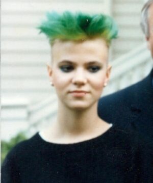 Sarma Melngailis Instagram - I don’t get manicures and cut my hair myself, but every 6 weeks fresh color must happen (iykyk) thank you @missy8050 @dshal.salon .. pic 2 baby face almost four decades ago. 😳 Also now that I have salon hair going to bed at 9:30pm #saturdaynight #party 🎉🥱😴 goodnight. 🌙💤 

I love you Leon (he’s still here somewhere … I feel him) he loves you all too. 💓🐾❤️‍🩹