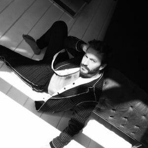Sarp Can Köroğlu Instagram - B&W ⚫️⚪️

📸: @umitkaralar 
@retouchmagist
