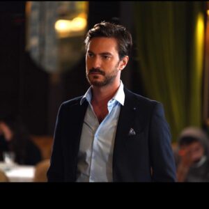Sarp Can Köroğlu Instagram - Bugün son kez @bayyanlisfox  olarak karşınızdayız, bütün bu serüvende elimizden geleni yaptık, güzel arkadaşlar edindik ama her güzel şeyin bir sonu var😔 Biraz kızdırmış olabilirim sizleri ama affedin beni senaryo gereği 😊 Başta @goldfilmyapim ve yönetmenimiz @denizxyz dahil bütün ekibe çok teşekkür ederim. Sağlıcakla kalın hoşçakalın... 👋🏻👋🏻