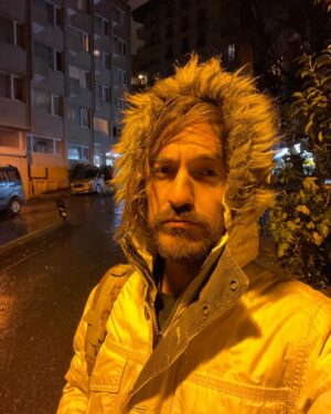 Sarp Can Köroğlu Instagram - Kışa bakış açım yukarıdaki gibidir 🥴