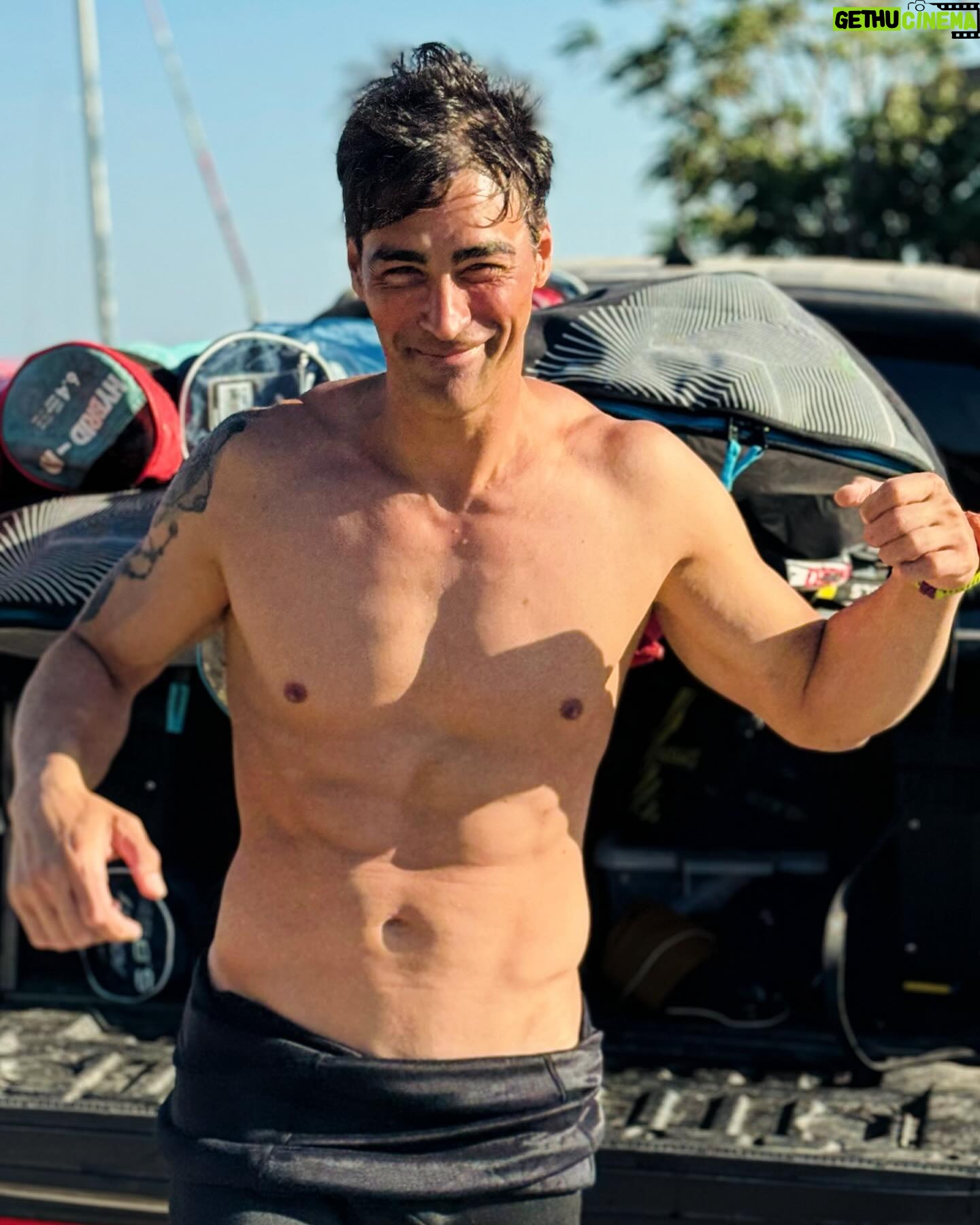 Sarp Levendoğlu - 10.6K Likes - Ele Minnet Edeceğime Sörfe Masraf Ederim😎 @berkyalgin @denizsipahii @sofasurfshop @gaastra_tabou_international