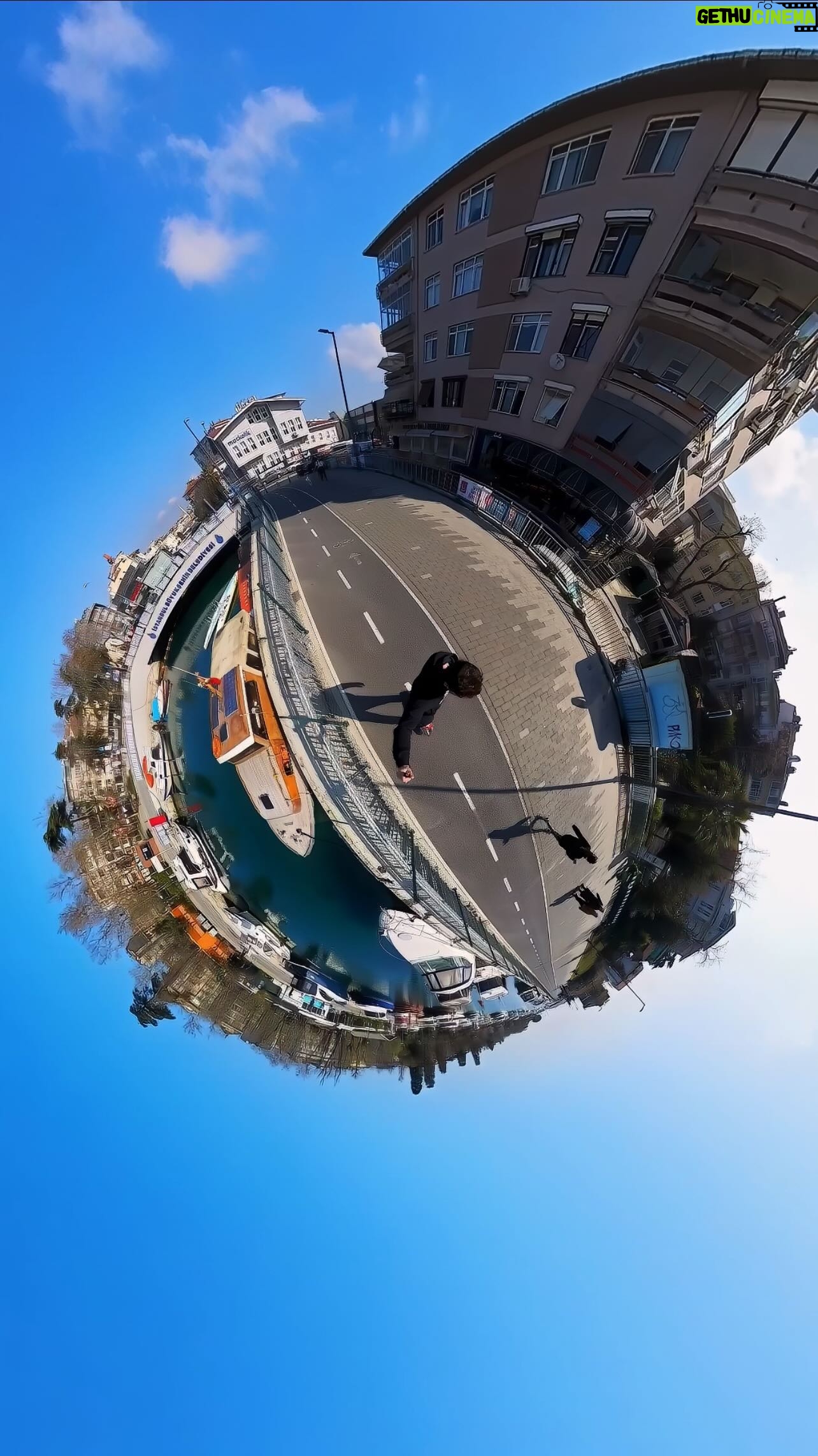 Sarp Levendoğlu - 9.1K Likes - Tahtanın her türlüsü ile kayarım yaklaşma canını yakarım 🛹 @nike @nikesb @yowsurf #yowsurf #işbirliği