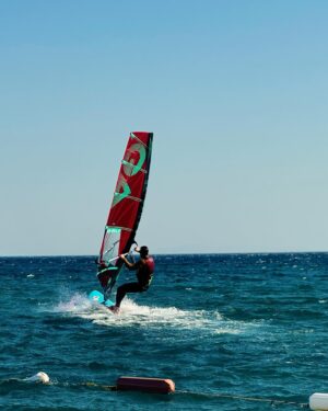 Sarp Levendoğlu Instagram - Ele Minnet Edeceğime Sörfe Masraf Ederim😎 @berkyalgin @denizsipahii @sofasurfshop @gaastra_tabou_international
