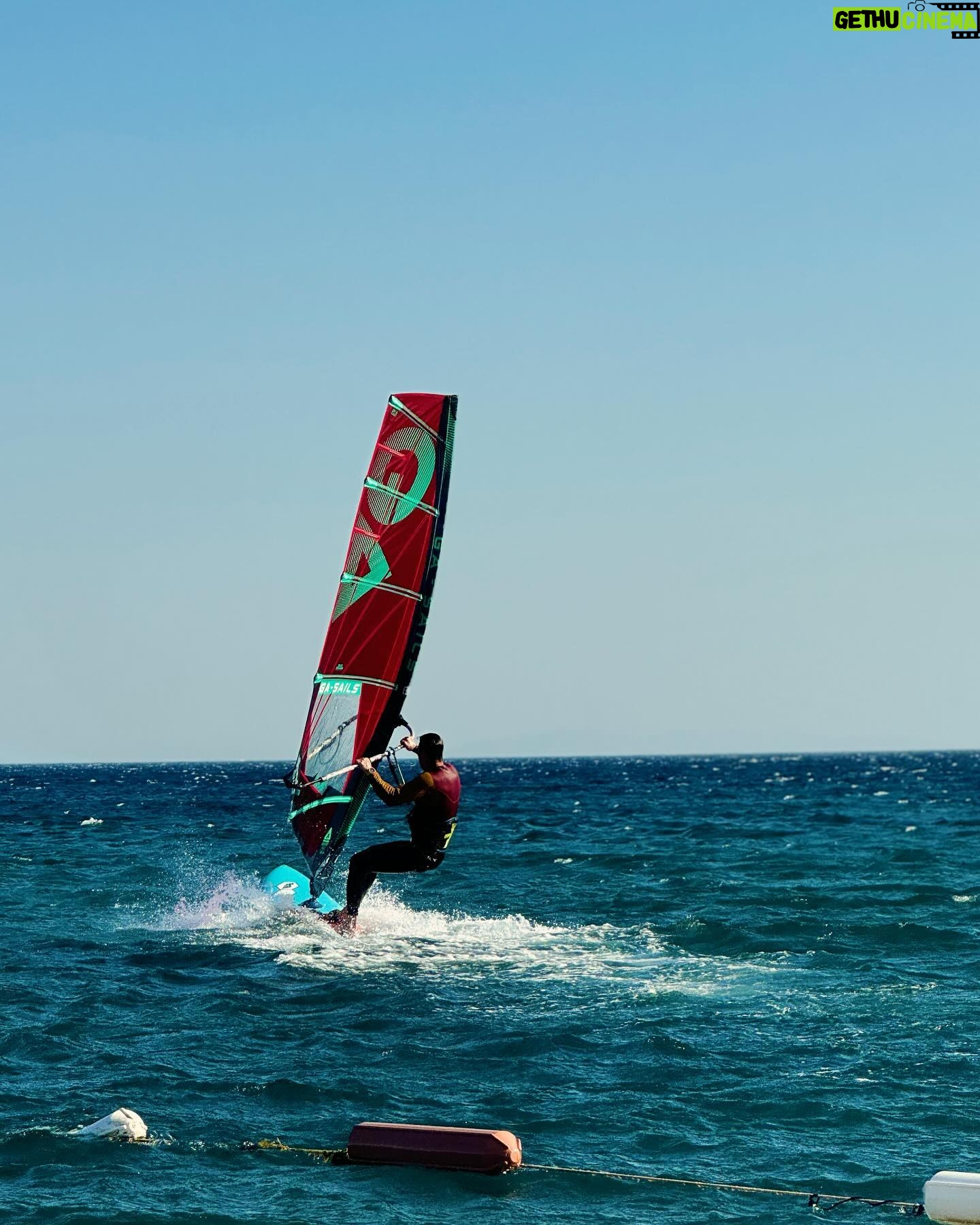 Sarp Levendoğlu - 10.6K Likes - Ele Minnet Edeceğime Sörfe Masraf Ederim😎 @berkyalgin @denizsipahii @sofasurfshop @gaastra_tabou_international