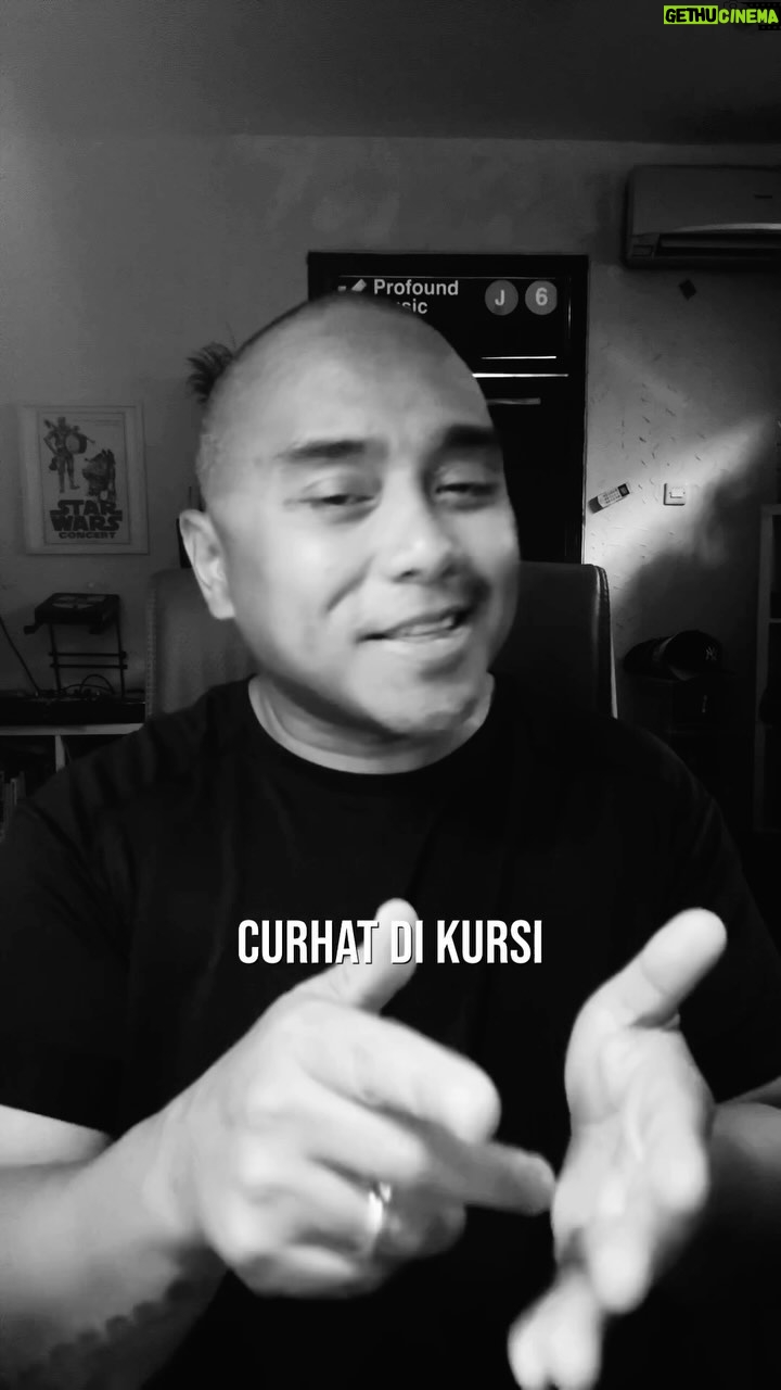 Saykoji - 9.5K Likes - tag yang suka curhat di kursi @indomaret
sample @voyage.entertainment “separuh nafas” dewa 19