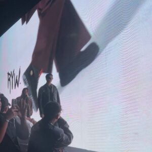 Sazzy Falak Instagram - Last and final show I attended for @klfashionweek was @abushaefhamza’s. I’ve known this talented fella way before he was what he is right now and boy, am I proud at how far he has come. I’ve always loved his style and even way back then, I marvelled at his talent. Congratulations my dear for a fabulous show. I love how the show was executed. Such drama, such finesse! Also, I pun dah chup a couple of pieces/outfits yang I nak pakai, so be ready Abu! 

#sazfash #abushaefhamza #klfw2024 #klfashionweek