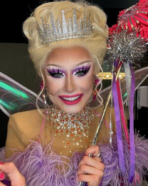 Scarlett Harlett Instagram - So I’m nearly 2 weeks into playing FAIRY SPARKLE 🧚🏻‍♀️ in panto land and what a fun journey it’s been so far! 2 show days don’t half take it out of you, but it’s made that much easier by working with the loveliest people every day, and coming back home to Liverpool, a city I’ve grown to adore 💖

If you fancy popping up (or down!) to Runcorn to see me stretch my acting skills as a camp fairy 👀🤣 then link to tickets is in my bio 💜

 @newpantomime @thebrindleytheatre