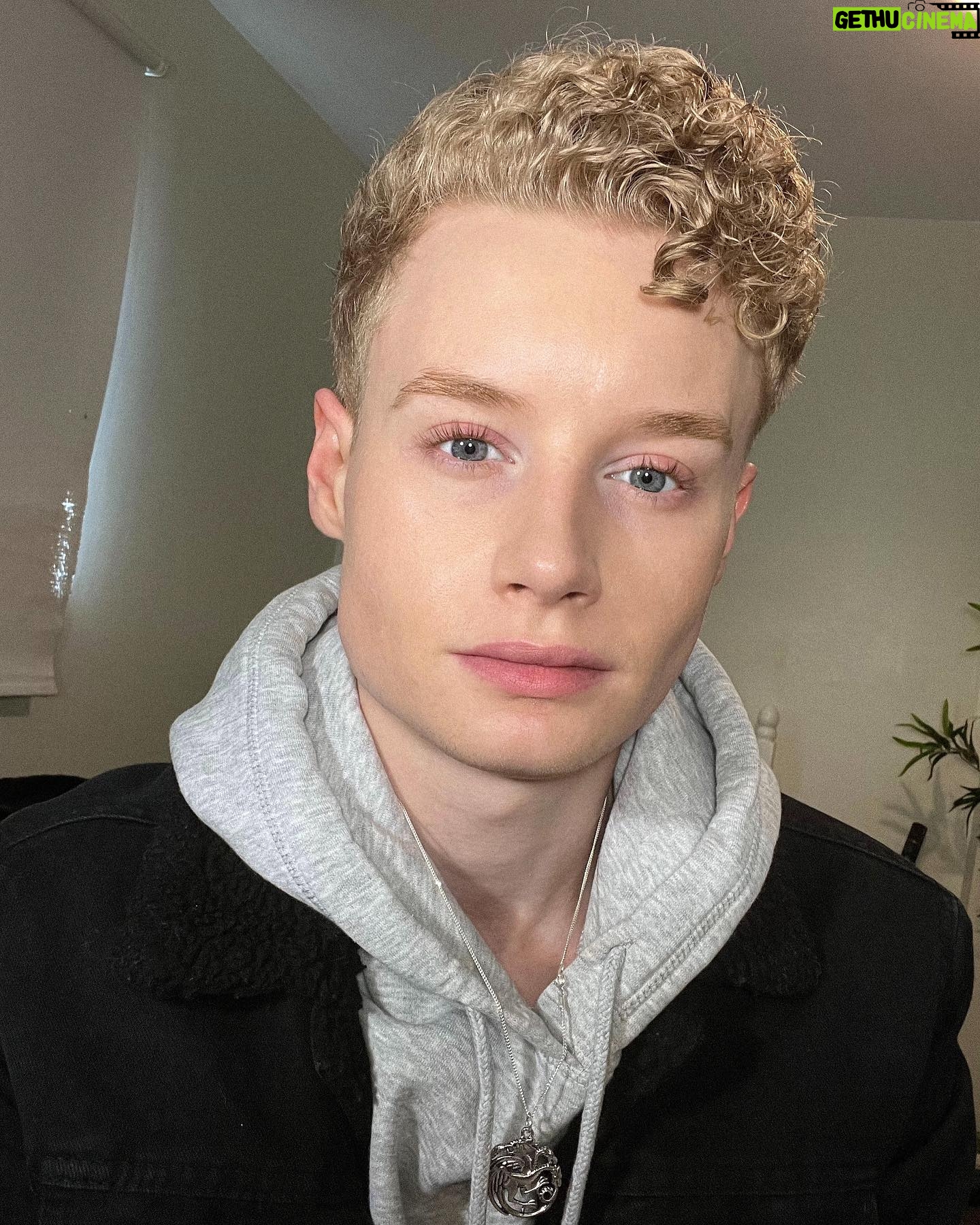 Scarlett Harlett - 13.7K Likes -
