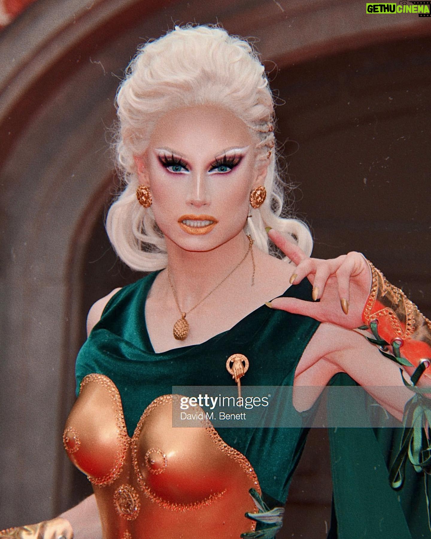 Scarlett Harlett - 2.9K Likes - TONIGHT FIRE WILL FINALLY REIGN! 🔥❤️🔥
I am very excited to officially partner with @skytv tonight and join the #2amClub over on Twitter for the airing of @houseofthedragonhbo!!
To all the super fans (like me 😆) who can’t wait until tomorrow night to watch, come over to Twitter at 2am and let’s geek out over the first episode when it airs on Sky Atlantic! Having seen the first episode already you are in for a bloody TREAT 🤩🔥❤️🔥
See you there my beauties! #HouseoftheDragon #SkyTV #SkyAtlantic #Targaryen
