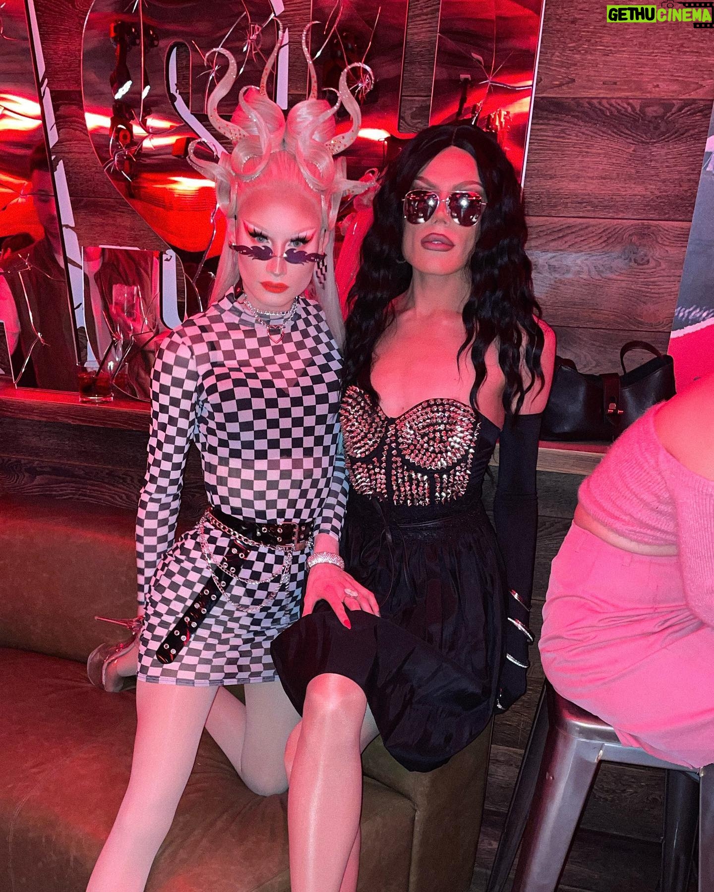 Scarlett Harlett - 5.9K Likes - There’s Something About Charli ♥️
Thank you for much to the entire team and of course the stunosha @charli_xcx for having us at the CRASH album launch!
PS can we discuss this venue tho? I felt like I was in @gildedagehbo! ⚜️