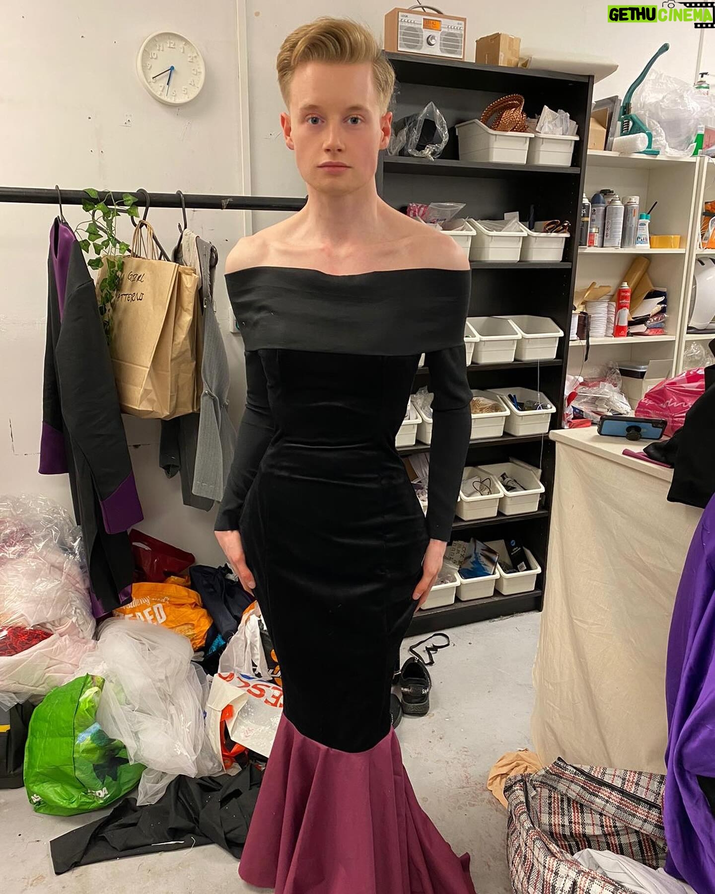 Scarlett Harlett - 7K Likes - thank you @dragraceukbbc for diverting my life into a direction I never thought it would take. I can’t even remember what my life was like before you changed it, nor who I was. 15 years of allowing queer people to thrive when they otherwise would never have been given the chance. I am eternally grateful. And thank you @rupaulofficial for making me an everlasting viral sensation with your chaotic laugh 🥰
#dragrace #dragraceuk #rupaul