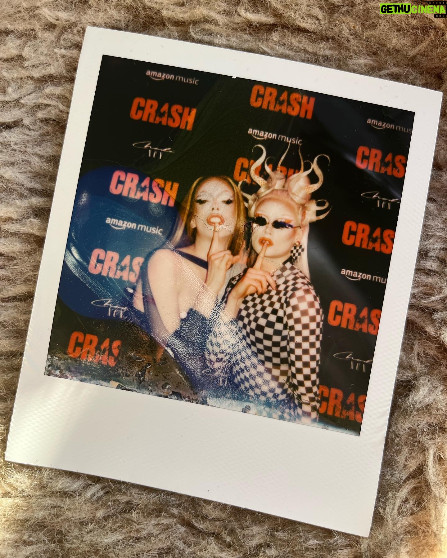 Scarlett Harlett - 5.9K Likes - There’s Something About Charli ♥️
Thank you for much to the entire team and of course the stunosha @charli_xcx for having us at the CRASH album launch!
PS can we discuss this venue tho? I felt like I was in @gildedagehbo! ⚜️