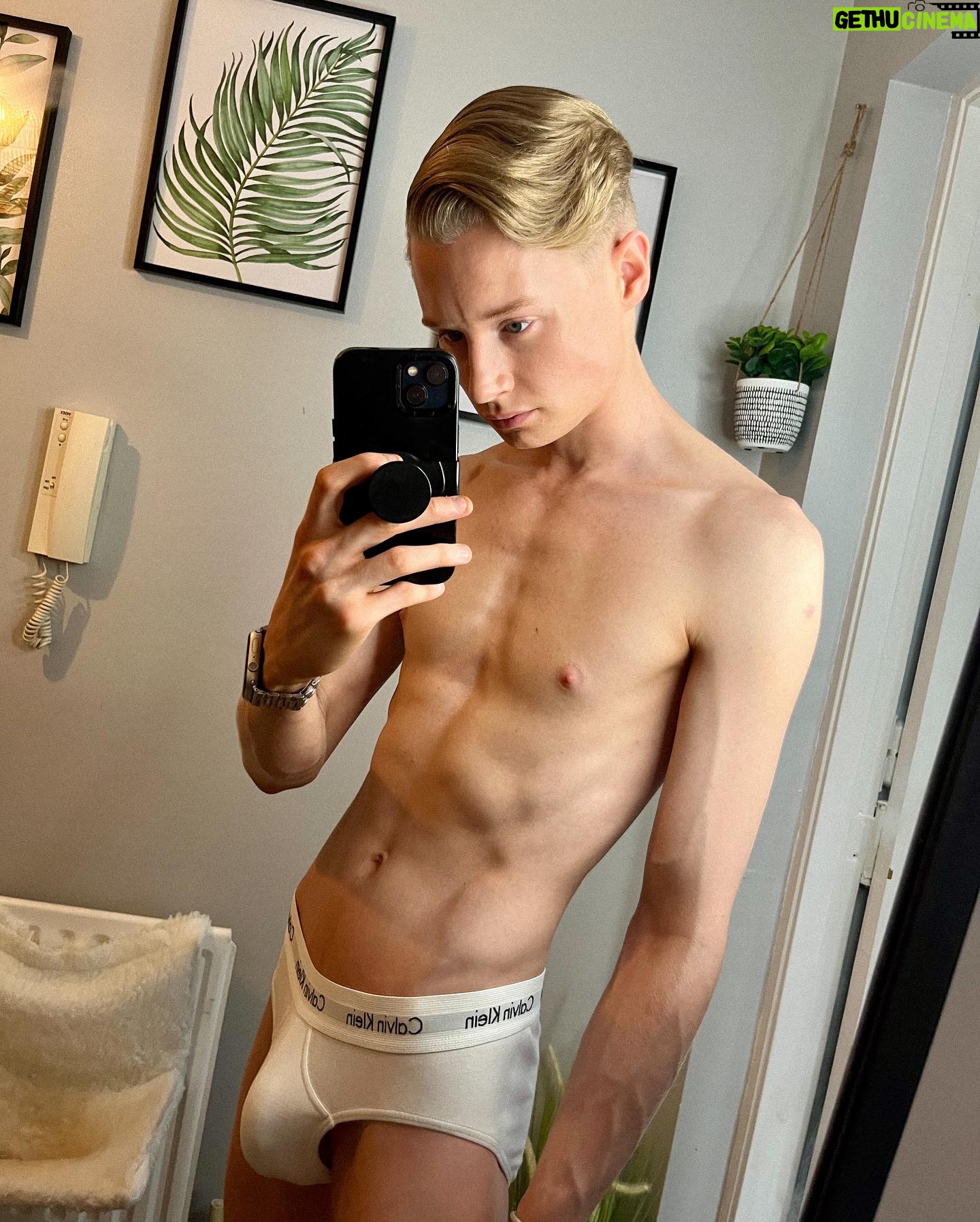 Scarlett Harlett - 12.8K Likes - happy X day. no idea if this is too risqué for insta but ehh, sue me. It’s just one of them days
