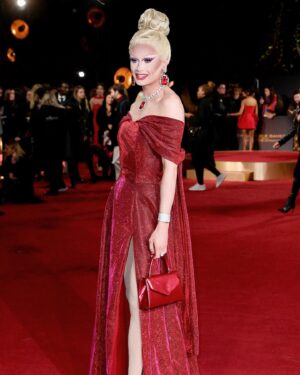 Scarlett Harlett Instagram - wow, two premieres in two days and how grateful I am to have been invited! I got to have my lil movie star moment at the red carpet for the new @thehungergames movie last night and it did not disappoint! So before you go and see the movie which I highly recommend I need you to see how pretty I felt 🥹♥️ @lionsgateuk #thehungergames @concordemedialondon

dress by the amazingly talented @dylanjoelstudio 🫶🏻