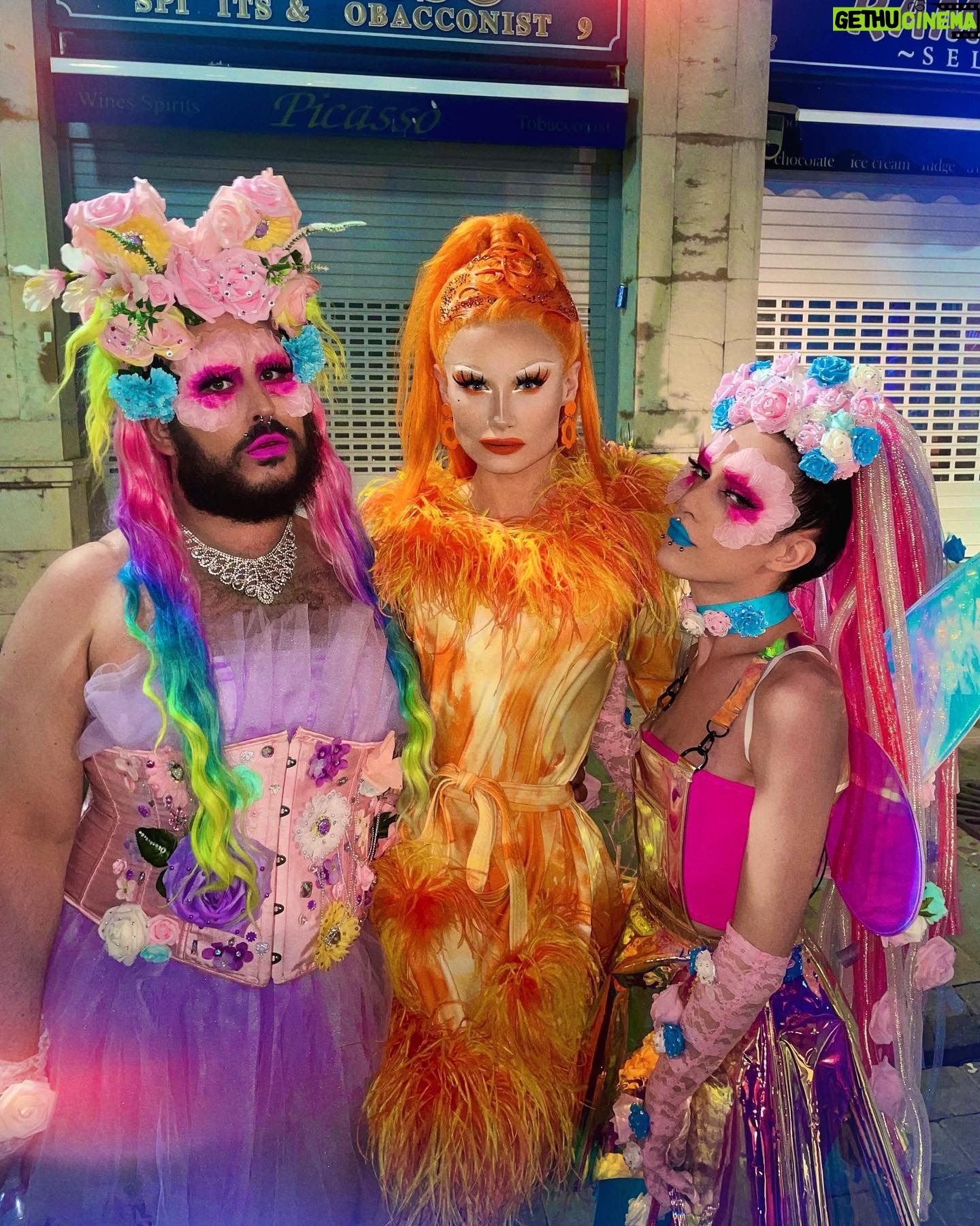 Scarlett Harlett - 3.7K Likes - 🏳️🌈 THE FIRST EVER GIBRALTAR PRIDE! 🏳️🌈
Ahhh guys, I can’t even tell you what a pleasure and joy it was to headline the FIRST EVER Pride festival in beautiful Gibraltar. Between the event organisers, supports and even the MAYOR, I felt so loved, welcomed and appreciated 😭💖 (Oh and check the pic of the Mayor and I at the end - I was fully ready to marry him and become queen 🤣🤣)
For everyone who came to show their support, to the millions of people I took pictures with, to ISIS & COCO the OG queens of Gibraltar! You all made it such a special moment for me and I’m so proud to be a part of Gibraltar’s queer history 💖🌈 @gibraltar_lgbtq_committee
Hair: @styledbyvodka
Dress: @christopherhardcastlecostumier
Shoes: @uk_crystal_queen