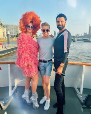 Scarlett Harlett Instagram - Cruising with the girls. Where’s Jane McDonald when you need her.. ⚓️😏💖

Yesterday I had the funnest day experiencing the VIP treatment on the @lastminute_com London Eye! 🎡 And all ended with a fabulous boat trip hosted by @partywithginger & @rylan!

On my way up north today to prepare for the UK vs The World shows kicking off tomorrow! You can still get your tickets if your local, will keep you updated on my story babies 💖💖