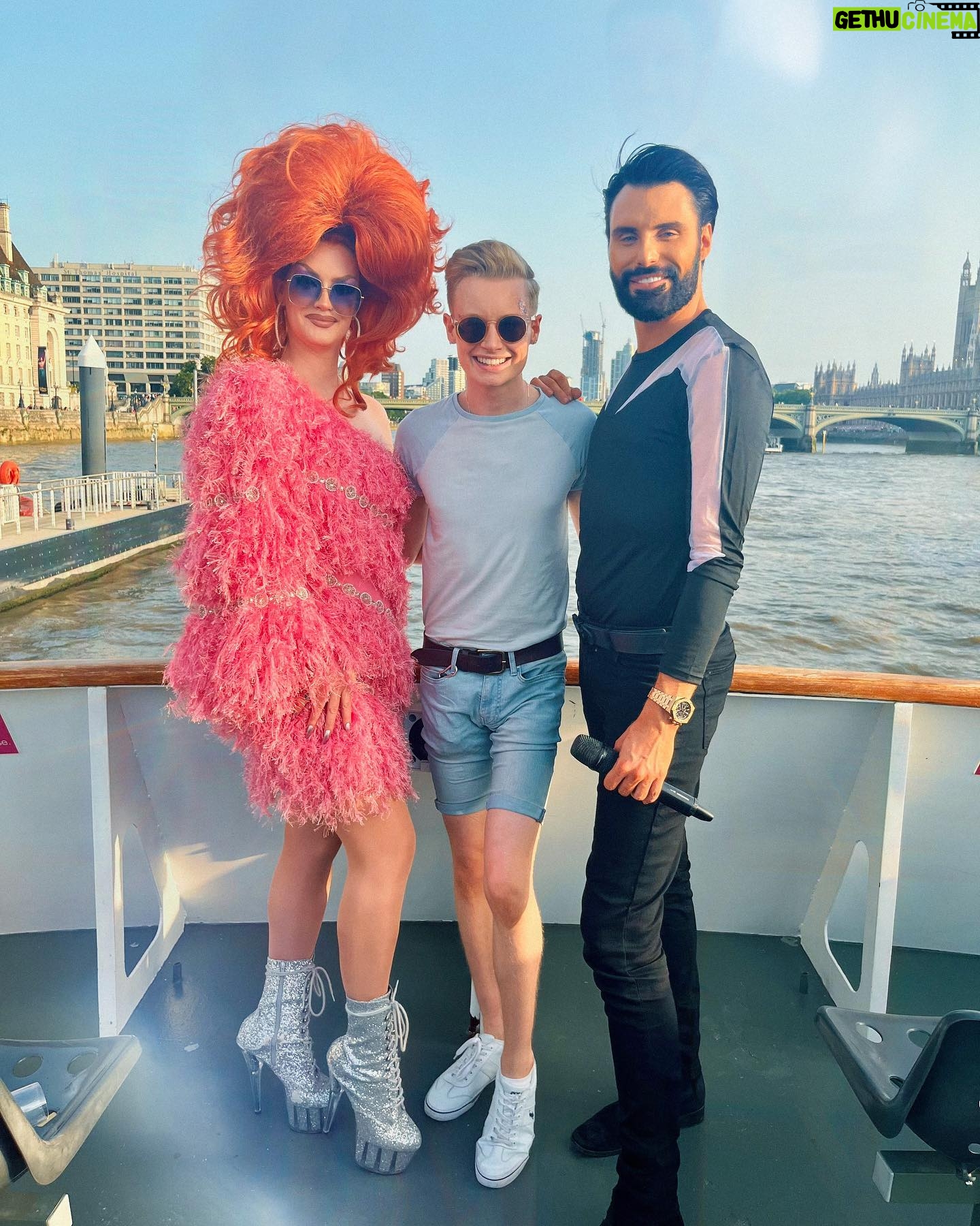 Scarlett Harlett - 3.1K Likes - Cruising with the girls. Where’s Jane McDonald when you need her.. ⚓️😏💖
Yesterday I had the funnest day experiencing the VIP treatment on the @lastminute_com London Eye! 🎡 And all ended with a fabulous boat trip hosted by @partywithginger & @rylan!
On my way up north today to prepare for the UK vs The World shows kicking off tomorrow! You can still get your tickets if your local, will keep you updated on my story babies 💖💖