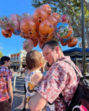 Scarlett Hefner Instagram - Betsy’s first trip to Disneyland. We had the best time 🧚