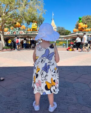 Scarlett Hefner Instagram - Betsy’s first trip to Disneyland. We had the best time 🧚