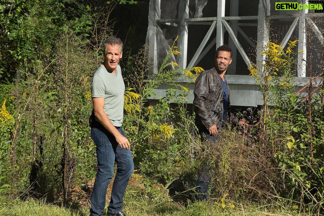 Scott Bakula - 2.9K Likes - Check out tonight’s new episode. Staying out of trouble with my brother.
@ncisnola @cbstv
#ncisneworleans #CBS