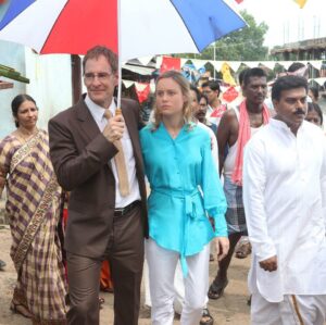 Scott Bakula Instagram - Check out my latest project with Academy Award® winner Brie Larson "Basmati Blues" out in theaters and VOD on February 9. @brielarson @ShoutFactory #BasmatiBlues @JDS_PR @jaydschwartz
