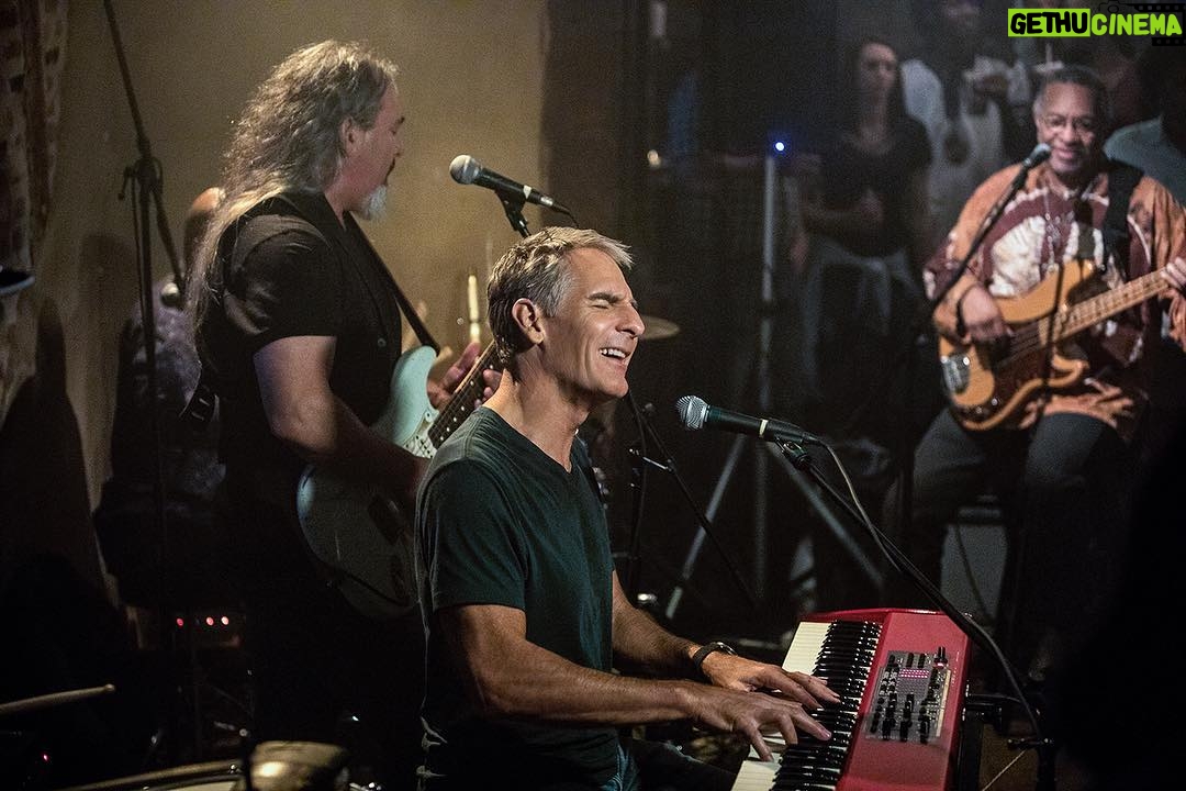 Scott Bakula - 1.7K Likes - 🎶Welcome back! Here is to a great premiere 🎶 tonight on @CBS @NCISNewOrleans @JDS_PR @jaydschwartz #NCISNOLA 