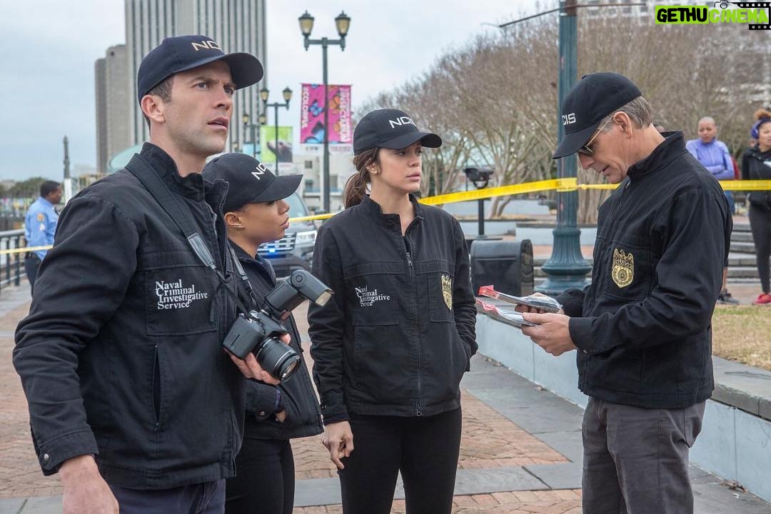 Scott Bakula - 2.3K Likes - Tonight's episode finds us investigating the kidnapping of a Congressional aide after a hitman saves her. Make sure you tune in toinght! #NCISNOLA #CBS bit.ly/2srx2R1 @CBS @NCISNewOrleans @JDS_PR @jaydschwartz
