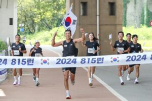 Sean Instagram - 🇰🇷잘될거야,대한민국!
2024 815런
저의 81.5km 완주와 815 러너분들 그리고 기업들의 마음이 모여서
13억2657만1500원이 독립유공자 후손분들의 집을 지어드리기 위해서 한국해비타트애 기부됐습니다.
함께 해주신 모든 분들 진심으로 감사드립니다

‘누군가는 해야 할 일이기에’

#고맙습니다잊지않겠습니다