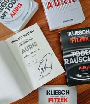 Sebastian Fitzek Instagram - Gewinne ALLE Bücher der AURIS-Reihe mit Original-Signatur und einen Gutschein für ein AURIS-Hörspiel! 🎧📖
Jetzt kommentieren und die Chance auf ein großes AURIS PAKET sichern!

Gewinne:

- Alle fünf Teile der Auris-Reihe (jeweils 1x) - handsigniert von Vincent Kliesch und Sebastian Fitzek ✍️

- Einen Audible-Gutschein für das Hörspiel AURIS 5 🎧

- Autogrammkarten von den Autoren Vincent Kliesch und Sebastian Fitzek

So nimmst du teil:
Beitrag kommentieren ✔️
@vincentkliesch folgen ✔️
@sebastianfitzek folgen ✔️

Gerne kannst du das Gewinnspiel in deiner Story teilen, jedoch ist dies keine Teilnahmevoraussetzung.

Unter allen richtigen Antworten wird ausgelost!

Wichtiger Hinweis:❗️

Der Gewinner wird ausschließlich von dem offiziellen Profil @sebastianfitzek per PN benachrichtigt, niemals hier in den Kommentaren und niemals von einem anderen Profil!

….

Teilnahmebedingungen unter:

www.sebastianfitzek.de/teilnahmebedingungen

Teilnahmeschluss ist der 28.07.2024, 23:59 Uhr

Der Gewinner wird nach dem Zufallsprinzip unter allen richtigen Antworten ermittelt und ausschließlich von dem offiziellen Profil @sebastianfitzek kontaktiert.

Das Gewinnspiel steht in keiner Verbindung zu Instagram und wird in keiner Weise von Instagram gesponsert, unterstützt oder organisiert. Der Rechtsweg ist ausgeschlossen. Den Teilnehmern entstehen gegenüber Instagram aus der Teilnahme an dem Gewinnspiel keinerlei Ansprüche.

#auris5 #vincentkliesch #audible #droemer #sebastianfitzek #fitzek #autor #gewinnspiel #buchverlosung #buchreihe #hörspiel #bookstagram #verlosung