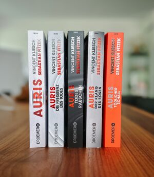 Sebastian Fitzek Instagram - Gewinne ALLE Bücher der AURIS-Reihe mit Original-Signatur und einen Gutschein für ein AURIS-Hörspiel! 🎧📖
Jetzt kommentieren und die Chance auf ein großes AURIS PAKET sichern!

Gewinne:

- Alle fünf Teile der Auris-Reihe (jeweils 1x) - handsigniert von Vincent Kliesch und Sebastian Fitzek ✍️

- Einen Audible-Gutschein für das Hörspiel AURIS 5 🎧

- Autogrammkarten von den Autoren Vincent Kliesch und Sebastian Fitzek

So nimmst du teil:
Beitrag kommentieren ✔️
@vincentkliesch folgen ✔️
@sebastianfitzek folgen ✔️

Gerne kannst du das Gewinnspiel in deiner Story teilen, jedoch ist dies keine Teilnahmevoraussetzung.

Unter allen richtigen Antworten wird ausgelost!

Wichtiger Hinweis:❗️

Der Gewinner wird ausschließlich von dem offiziellen Profil @sebastianfitzek per PN benachrichtigt, niemals hier in den Kommentaren und niemals von einem anderen Profil!

….

Teilnahmebedingungen unter:

www.sebastianfitzek.de/teilnahmebedingungen

Teilnahmeschluss ist der 28.07.2024, 23:59 Uhr

Der Gewinner wird nach dem Zufallsprinzip unter allen richtigen Antworten ermittelt und ausschließlich von dem offiziellen Profil @sebastianfitzek kontaktiert.

Das Gewinnspiel steht in keiner Verbindung zu Instagram und wird in keiner Weise von Instagram gesponsert, unterstützt oder organisiert. Der Rechtsweg ist ausgeschlossen. Den Teilnehmern entstehen gegenüber Instagram aus der Teilnahme an dem Gewinnspiel keinerlei Ansprüche.

#auris5 #vincentkliesch #audible #droemer #sebastianfitzek #fitzek #autor #gewinnspiel #buchverlosung #buchreihe #hörspiel #bookstagram #verlosung
