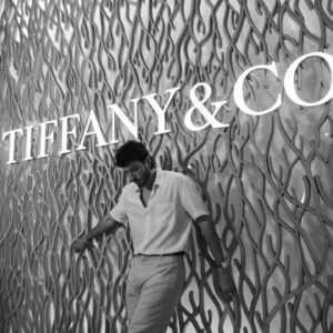 Sebastián Yatra Instagram - Me encontré a varios amigos que no veía hace tiempo en la nueva tienda de @tiffanyandco en Cancún 🪸🪼💎 #TiffanyAndCo #TiffanyAndCoLaIsla