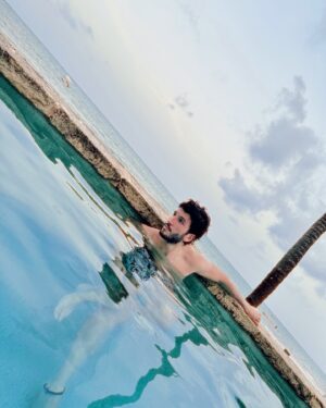 Sebastián Yatra Instagram - 1. puede que sea la última vez que nos veamos amiga🦎🥲 (estoy en boxers porque andaba en un photoshoot en la playa y me estaba cambiando!!)
2. Coati, mi vecino por unos días 
3. 6am 🌅
4. Gabo ♾️
5. Godzilla Vs Yatra
6. Todo lo que NO me estoy comiendo 💔
7. Cuando te agarran “desprevenido”
8. Otra desprevenido
9. Una historia bonita mexicana 🇲🇽 
10. (sin final feliz) :(