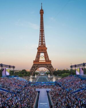 Sébastien Loeb Instagram - Bravo à toute l’organisation et aux volontaires de @paris2024 🙏🏼

C’était un honneur de porter la flamme et un bonheur de suivre cet événement incroyable et de supporter nos athlètes français 🇫🇷🔥