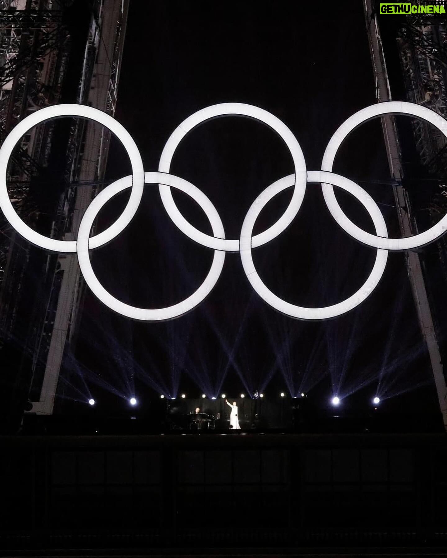 Sébastien Loeb - 13.8K Likes - Bravo à toute l’organisation et aux volontaires de @paris2024 🙏🏼
C’était un honneur de porter la flamme et un bonheur de suivre cet événement incroyable et de supporter nos athlètes français 🇫🇷🔥