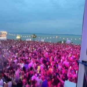 Sebestyén Balázs Instagram - Még le kell ülepednie a tegnap esti történéseknek, úgyhogy most még nem írok hosszan, később fogok majd…elképesztő ami ott történt…  Ahogy indult..😊😎💞💞#djoti #plázs