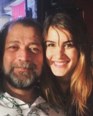 Seda Yıldız Instagram - Bugün kız çocuklarımızın günüymüş birtanem…. Ozaman bizimde günümüz kutlu olsun prensesim❤️❤️