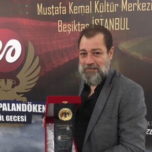 Seda Yıldız Instagram - Sırtını her zaman sağlam bir omuza yasladığında korkma;başarı mutlaka seni bulacaktır....! İyiki varsın canımın içi daha nice ödüllerimize❤️❤️❤️❤️