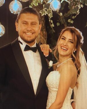 Seda Yıldız Instagram - Bir babanın en mutlu günü.. canım evlatlarım çok mutlu olun , sağlıkla huzurla çok güzel bir ömrünüz olsun, sizi çok seviyorum ❤️❤️❤️