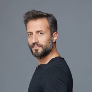 Sefa Tantoğlu Instagram - Bu mu? Bu mu?
.
.
.
#portre #headshot #siyah #oyuncu #gülümse