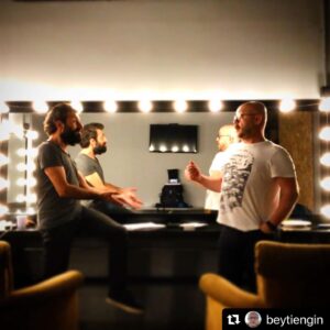Sefa Tantoğlu Instagram - Deneyimlerini sömürmek, aynı sahneyi paylaşmak paha biçilemez... @beytiengin 
#tartuffe #damis #moliere @mamarttiyatro @tartuffe.oyun #tiyatro