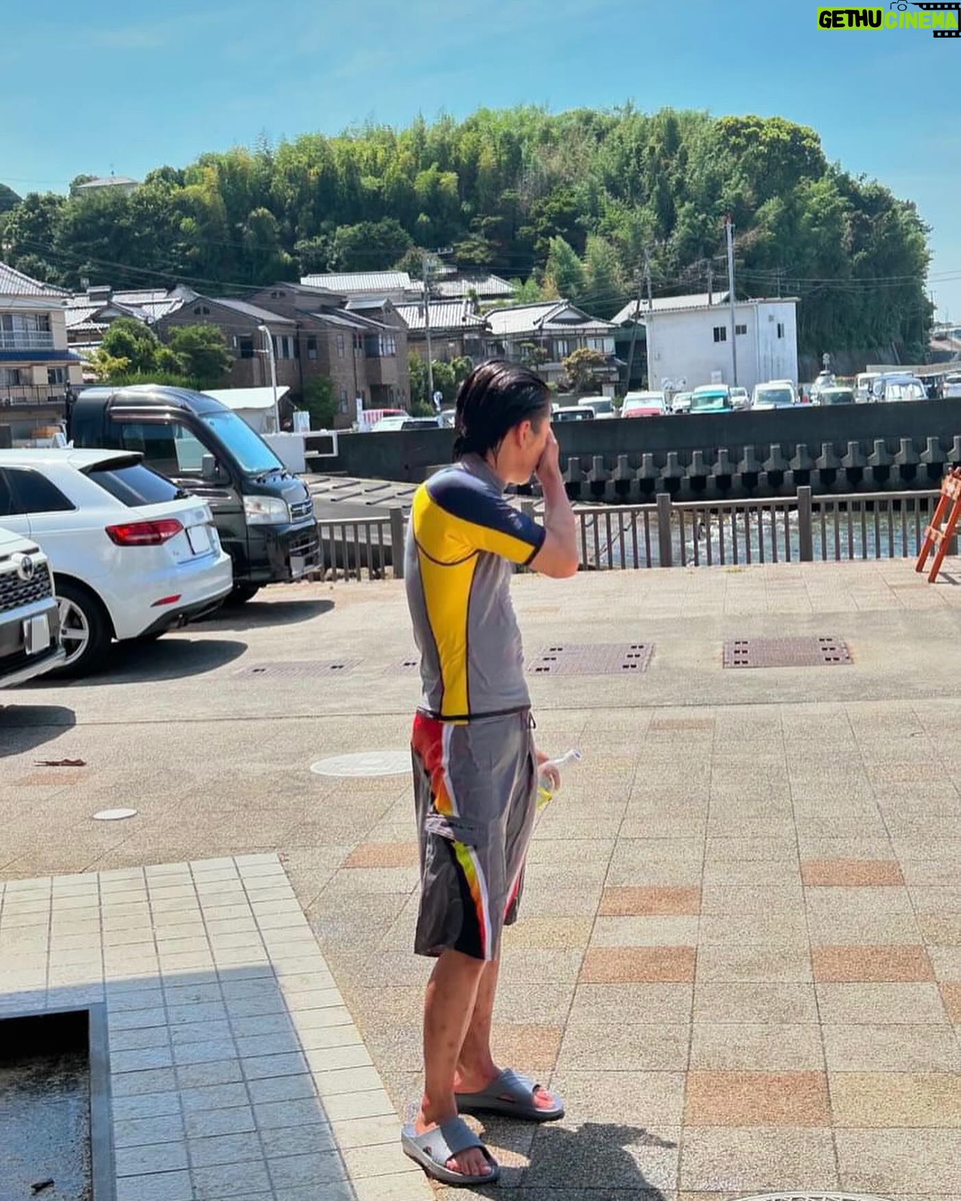 Seishirou Katou - 12.5K Likes - 7年ぶりの海。
お気に入りは、
4枚目の、遠めから取られた写真をズームしてみたら
無駄に険しい顔だったやつ と
最後の、写真の半分モザイクアートの大笑顔笑
#せいせいの休日 #海 #かき氷 #険しい顔
#加藤清史郎