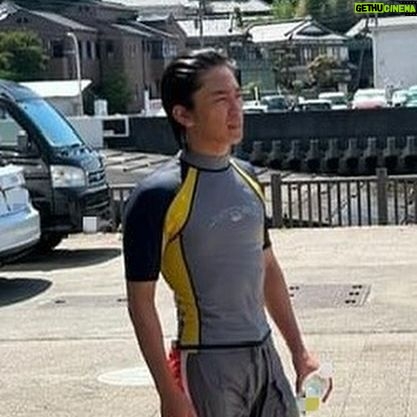 Seishirou Katou - 12.5K Likes - 7年ぶりの海。
お気に入りは、
4枚目の、遠めから取られた写真をズームしてみたら
無駄に険しい顔だったやつ と
最後の、写真の半分モザイクアートの大笑顔笑
#せいせいの休日 #海 #かき氷 #険しい顔
#加藤清史郎
