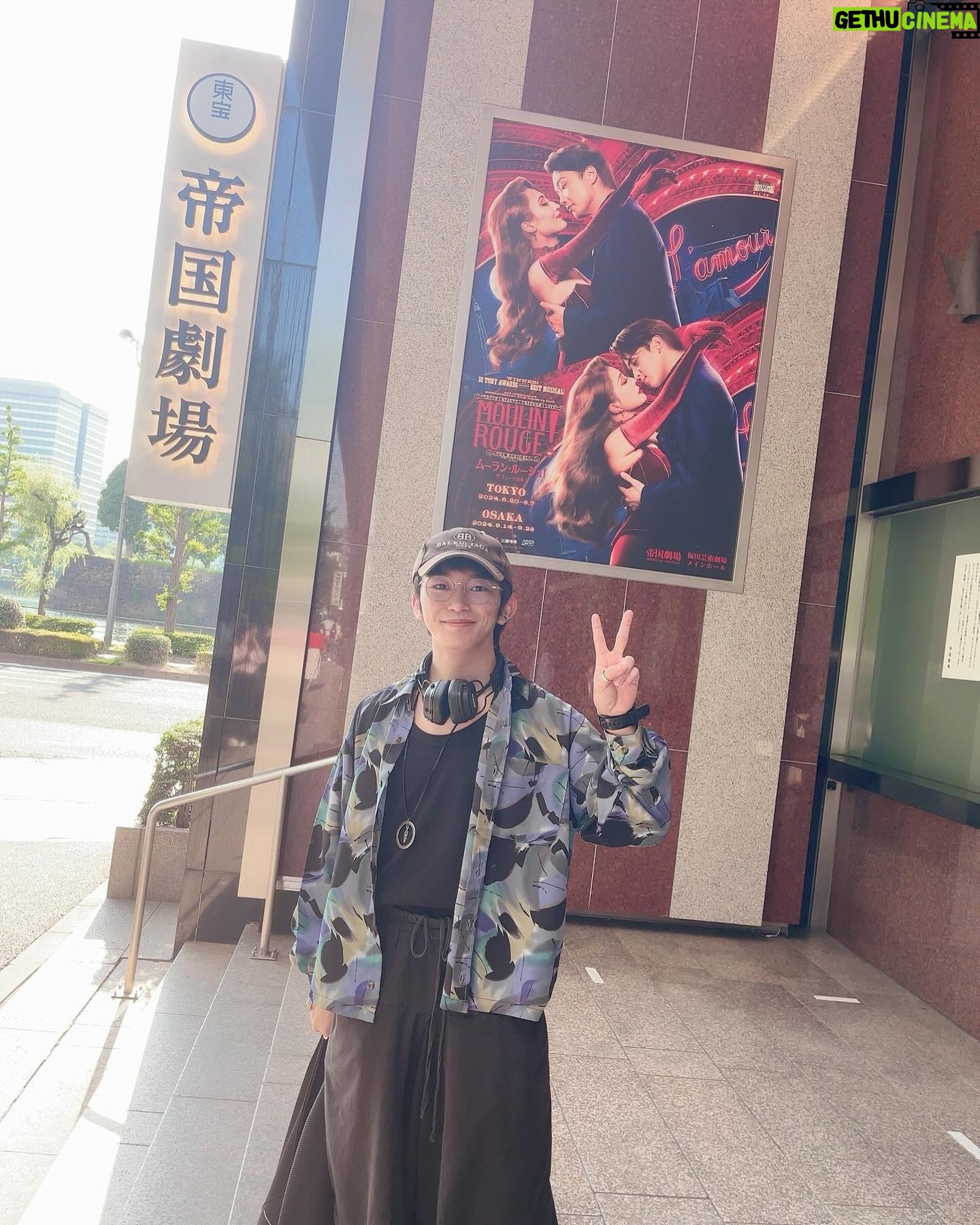 Seishirou Katou - 9.7K Likes - 『MOULIN ROUGE!』
東京公演、お疲れ様でした!!!
だいぶ前に(6月中に笑)観劇したのに、
すっかりとタイミングを失い続けてしまい
こんなことに…笑
昨年の初演は観ることが出来ずでしたので
僕個人としては、初ムーランでした。
ショーアップするところは
華やかにバチバチに決めてきて、
落とすところは落としてくる。
いやぁ、素敵でした…
「真実」「美しさ」「自由」「愛」
久しぶりに、観劇して泣きました。
グサグサと刺されてしまいまして。
翔真クリスチャン、 @kai_shouma
最高にハマってて本当にあっぱれでした。
のくせに連絡しそびれたことについ先日気付きまして。
観劇日時も含めて報告したら
「おそ!!笑笑 」
と怒られてしまいました^^
ちょっと続き、また日記で書きます。
#僕の日常にアクセントを
↑ #知らない方のために #これ僕の観劇タグです笑
@moulinmusicaljp #moulinrougethemusical
#moulinrouge #ムーランルージュ
#帝国劇場 #帝劇 #東京公演 #大千穐楽
@kai_shouma #甲斐翔真
#加藤清史郎