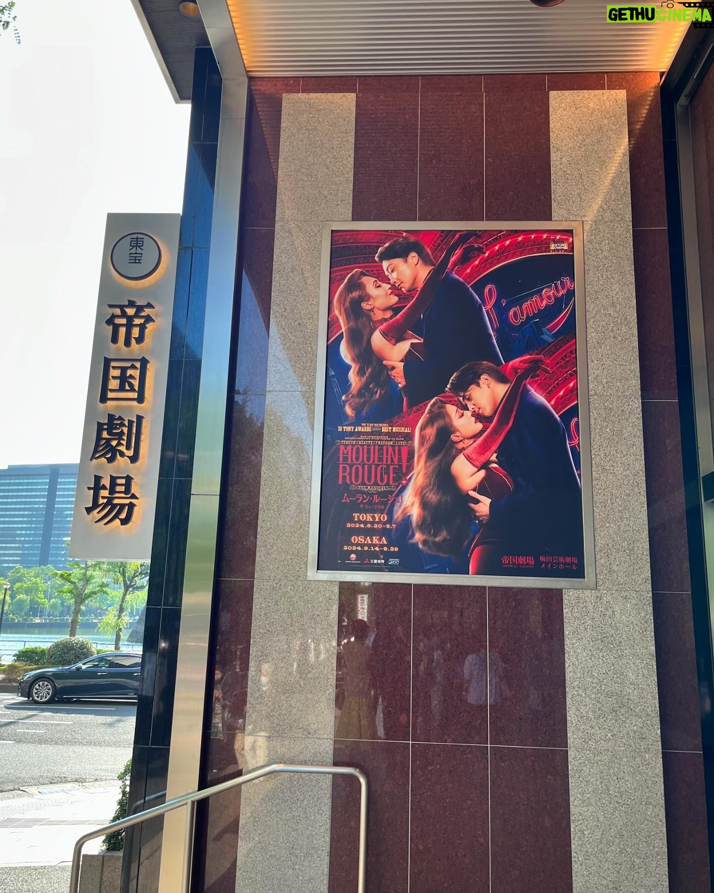 Seishirou Katou - 9.7K Likes - 『MOULIN ROUGE!』
東京公演、お疲れ様でした!!!
だいぶ前に(6月中に笑)観劇したのに、
すっかりとタイミングを失い続けてしまい
こんなことに…笑
昨年の初演は観ることが出来ずでしたので
僕個人としては、初ムーランでした。
ショーアップするところは
華やかにバチバチに決めてきて、
落とすところは落としてくる。
いやぁ、素敵でした…
「真実」「美しさ」「自由」「愛」
久しぶりに、観劇して泣きました。
グサグサと刺されてしまいまして。
翔真クリスチャン、 @kai_shouma
最高にハマってて本当にあっぱれでした。
のくせに連絡しそびれたことについ先日気付きまして。
観劇日時も含めて報告したら
「おそ!!笑笑 」
と怒られてしまいました^^
ちょっと続き、また日記で書きます。
#僕の日常にアクセントを
↑ #知らない方のために #これ僕の観劇タグです笑
@moulinmusicaljp #moulinrougethemusical
#moulinrouge #ムーランルージュ
#帝国劇場 #帝劇 #東京公演 #大千穐楽
@kai_shouma #甲斐翔真
#加藤清史郎
