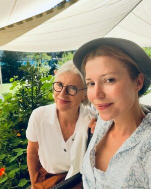 Selma Ergeç Instagram - Thank you @mayrlife_official for your diligent care and helping us detox and rebalance mind, body and soul. We leave with wonderful memories feeling light as a feather. 
🙏🏻💫🌸
#davet #reklam