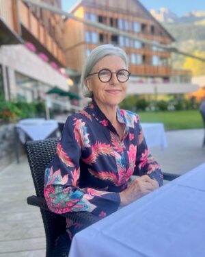 Selma Ergeç Instagram - Thank you @mayrlife_official for your diligent care and helping us detox and rebalance mind, body and soul. We leave with wonderful memories feeling light as a feather. 
🙏🏻💫🌸
#davet #reklam