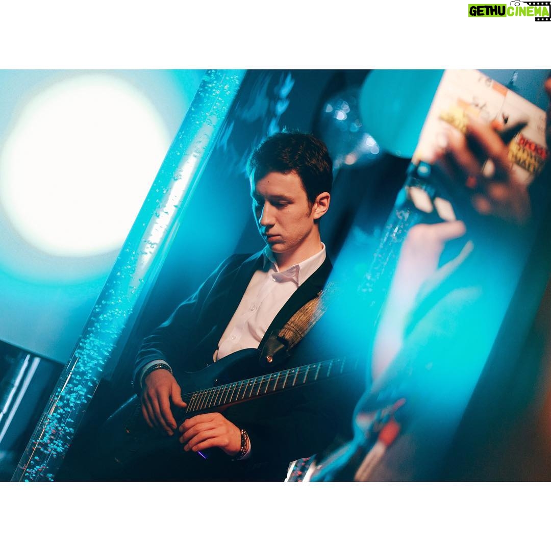 Semyon Treskunov - 8.6K Likes - ph: @olly_frank
#киноволшебник🎸