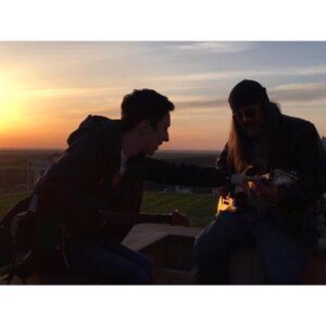 Semyon Treskunov Instagram - назови меня попсой
ph: @dragonnadin 
#волшебник#киноволшебник🎸
