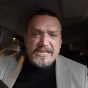 Şenol İpek Instagram - Yeter artık, klavye delikanlılığı yapmayın. İnsanların yardım yapmasına engel olmayın. Yardım etmek herkesin hakkıdır. 
#deprem #maraşdeprem #Kilis #Diyarbakır #Adana #Osmaniye #Gaziantep #Şanlıurfa #Adıyaman #Malatya #Hatay #kahramanmaraş